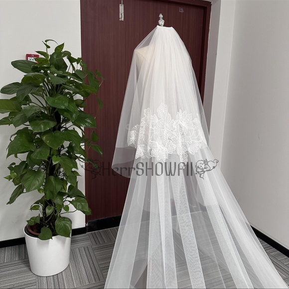 Elegant White Floral Lace Veil main image 6